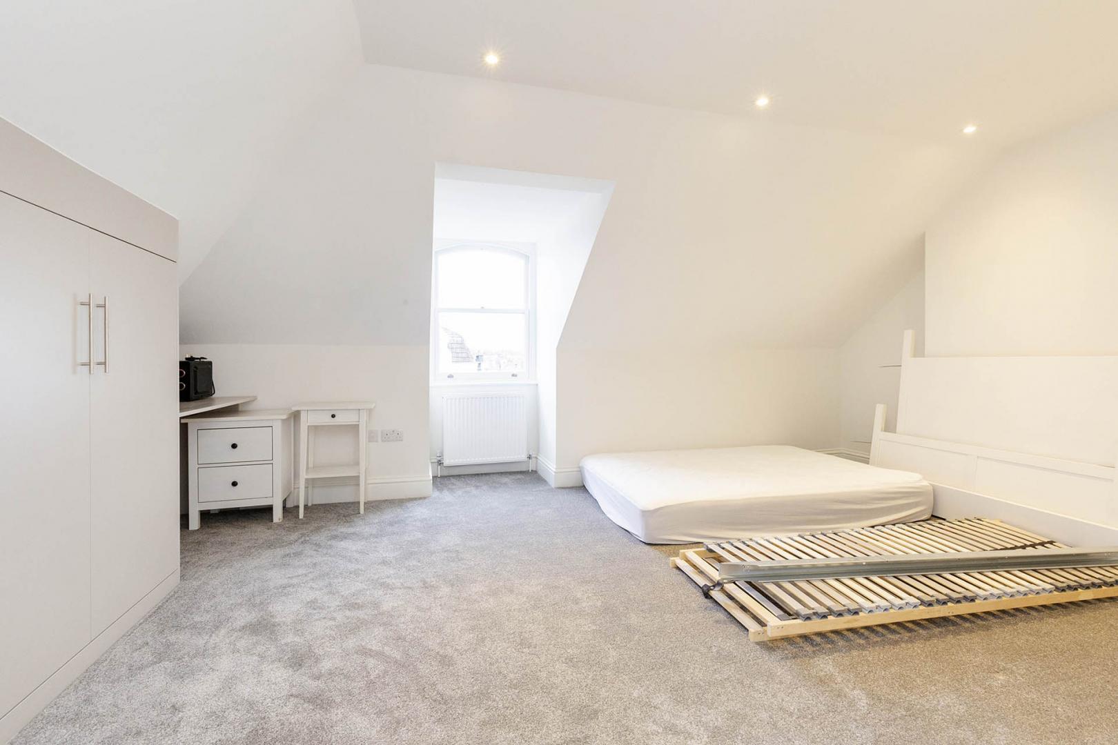 Newly refurbished 2 bedroom plus study / Guest room split over 2 floors Stroud Green Road, Stroud Green